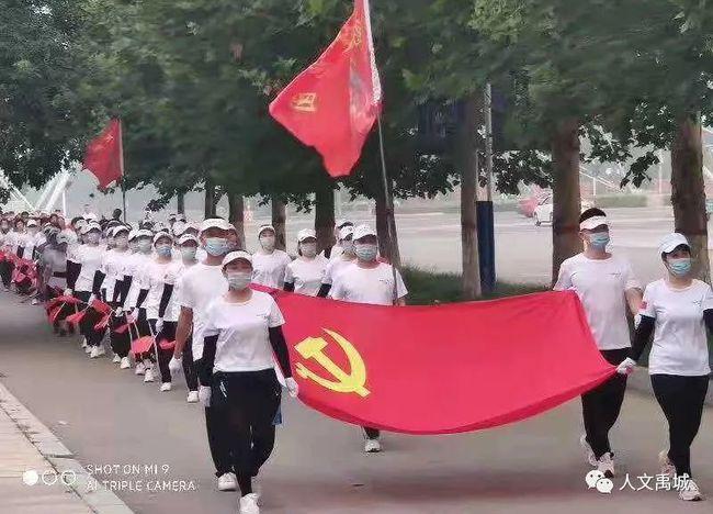匹克跑鞋一直只有一个LOGO吗？感觉很像锐步的LOGO